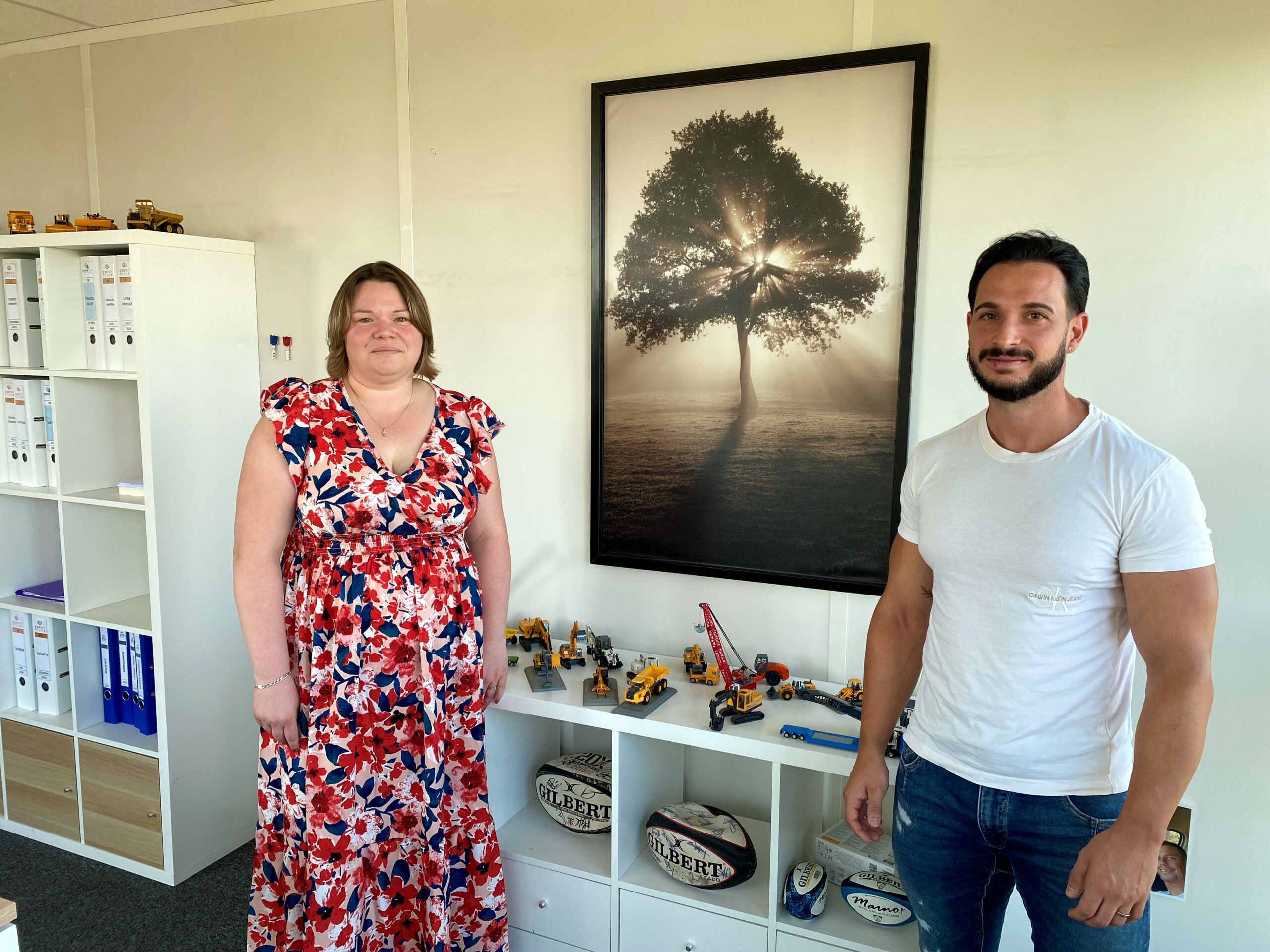 Mélanie et Michaël dans leur bureau à Esprit Villa